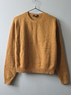 100% Wool Uniqlo Crewneck Sweater in Mustard Yellow